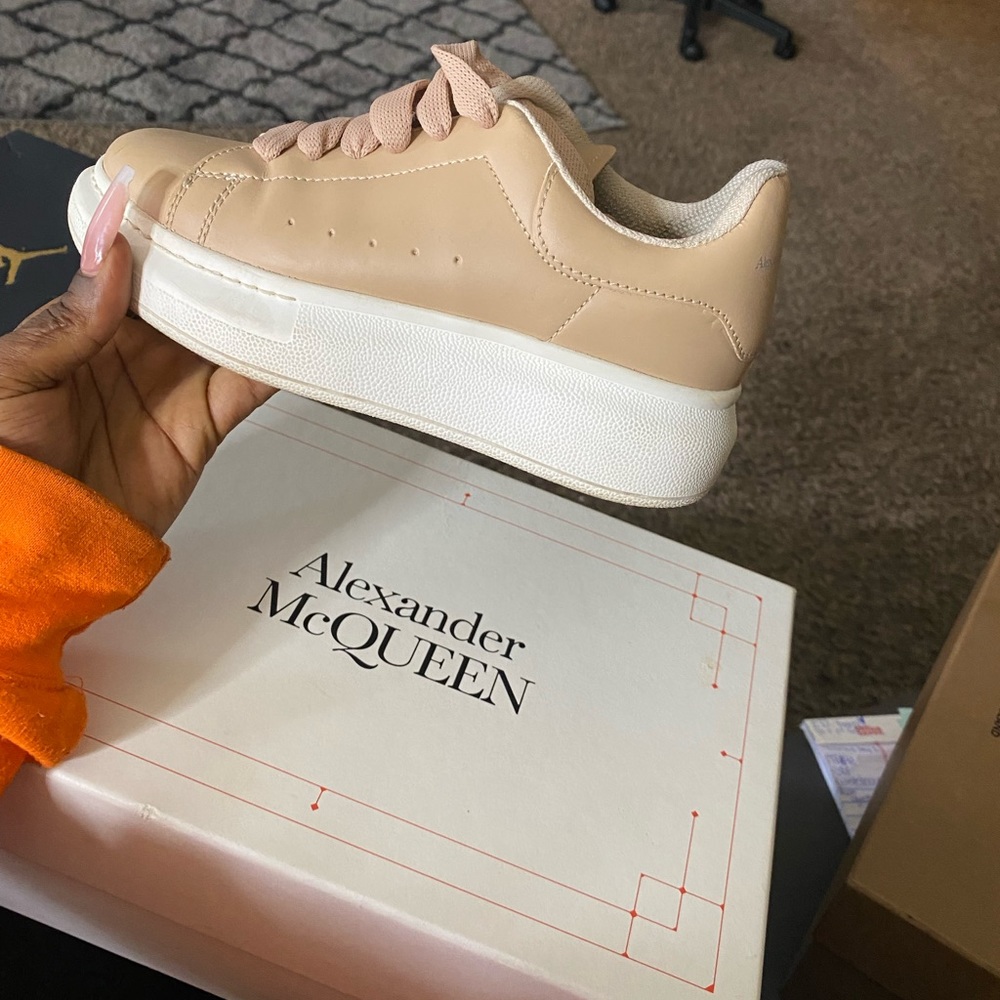 Nude Alexander McQueen’s